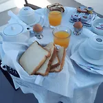 Paradisos 3* Oia (Santorini)
